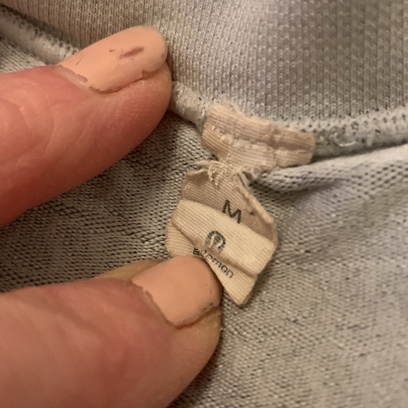 Lululemon rare retro long sleeve. Slight discoloration, shown and pic 4 & 5 - Picture 2 of 6